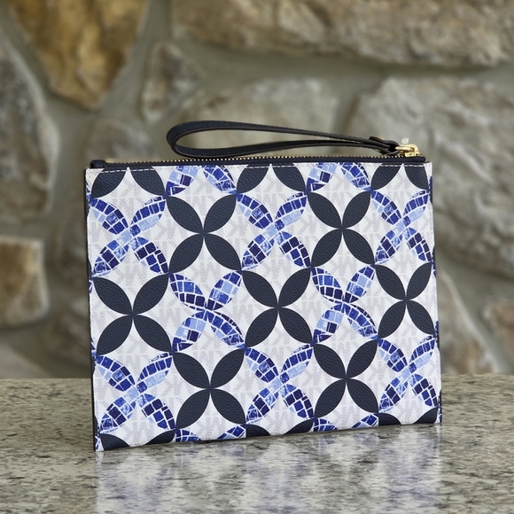 Michael Kors Istanbul Extra Large Clutch Wristlet - Picture 2 of 6